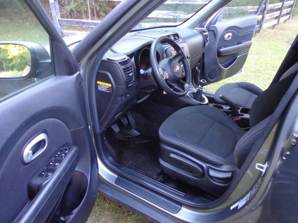 2014 KIA Soul ! 4dr Hatchback Automatic — photo 4