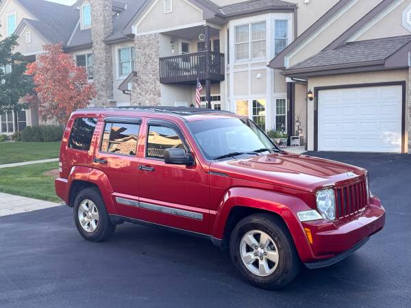 2010 Jeep Liberty Sport 4dr 4x2 Automatic — photo 2