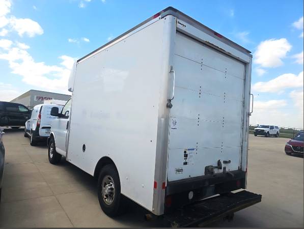 2014 Chevrolet Express 3500 DIESEL Rear-wheel Drive Cargo Van Automatic — photo 4
