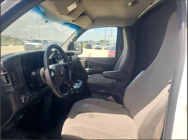 2014 Chevrolet Express 3500 DIESEL Rear-wheel Drive Cargo Van Automatic — photo 7