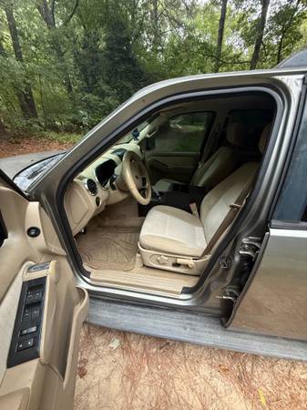 2008 Ford Explorer XLT 4dr 4x4 Automatic — photo 4