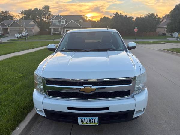 2011 Chevrolet Silverado 1500 LT 4x2 Regular Cab 8 ft. box 133 in. WB Automatic — photo 4