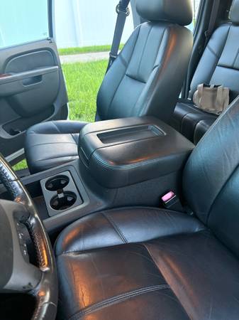 2011 Chevrolet Silverado 1500 LT 4x2 Regular Cab 8 ft. box 133 in. WB Automatic — photo 12