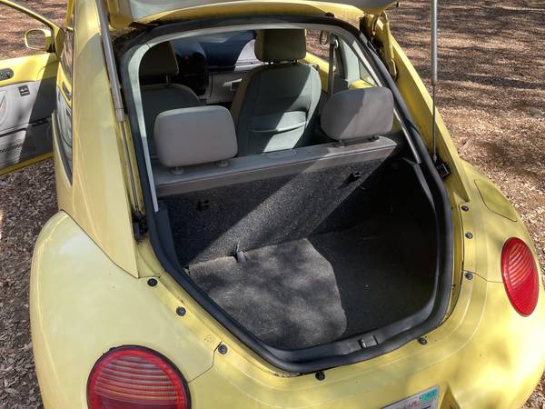 2004 Volkswagen NEW Beetle GL 2dr Hatchback Manual — photo 9