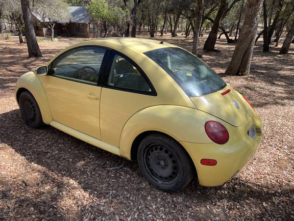 2004 Volkswagen NEW Beetle GL 2dr Hatchback Manual — photo 1
