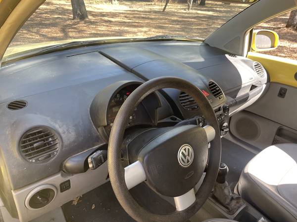 2004 Volkswagen NEW Beetle GL 2dr Hatchback Manual — photo 8