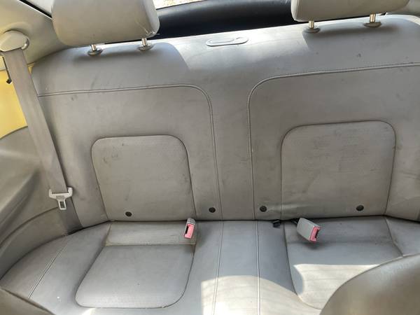 2004 Volkswagen NEW Beetle GL 2dr Hatchback Manual — photo 10