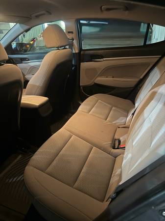 2019 Hyundai Elantra SEL 4dr Sedan Automatic — photo 4