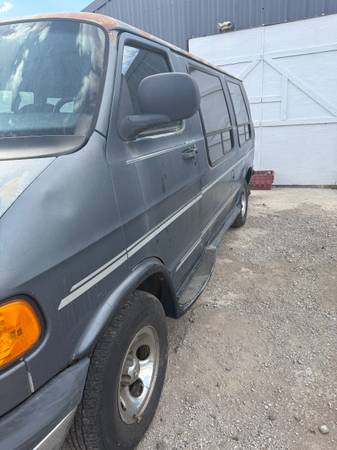 2000 Dodge RAM VAN 1500 Base — photo 2