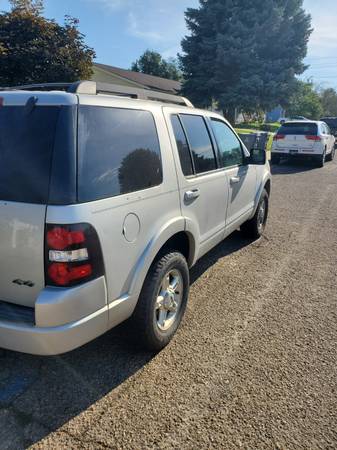 2009 Ford Explorer XLT V8 4dr All Wheel Drive Automatic — photo 4