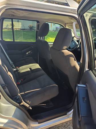 2009 Ford Explorer XLT V8 4dr All Wheel Drive Automatic — photo 1