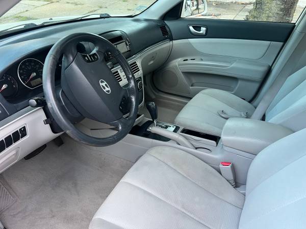 2008 Hyundai Sonata SE 4dr Sedan Manual — photo 2