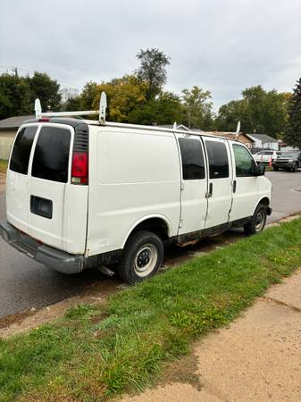 2002 Chevrolet Express Upfitter G3500 Cargo Van Automatic — photo 3