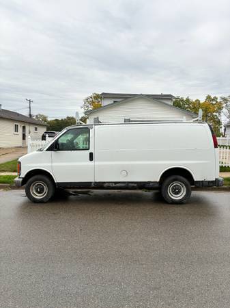 2002 Chevrolet Express Upfitter G3500 Cargo Van Automatic — photo 1