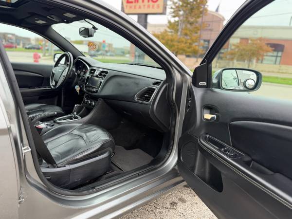 2013 Chrysler 200 Limited 2dr Convertible Automatic — photo 8