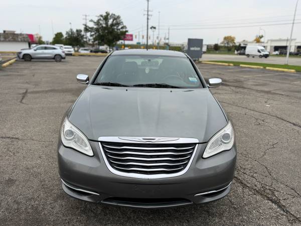 2013 Chrysler 200 Limited 2dr Convertible Automatic — photo 2