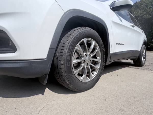 2019 Jeep Cherokee Latitude 4dr Front-wheel Drive Automatic — photo 5