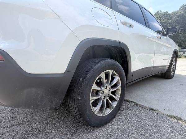 2019 Jeep Cherokee Latitude 4dr Front-wheel Drive Automatic — photo 11