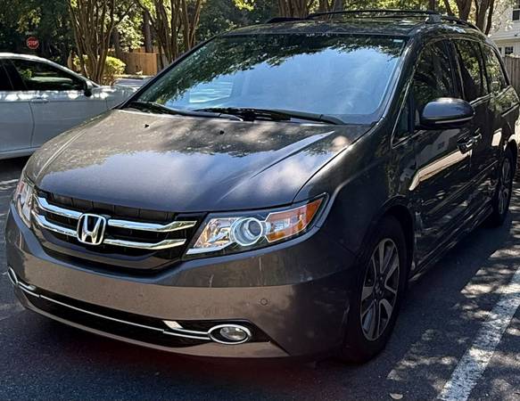 2016 Honda Odyssey Touring Elite Passenger Van Automatic — photo 12