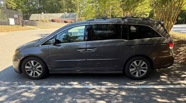 2016 Honda Odyssey Touring Elite Passenger Van Automatic — photo 9