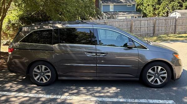 2016 Honda Odyssey Touring Elite Passenger Van Automatic — photo 5