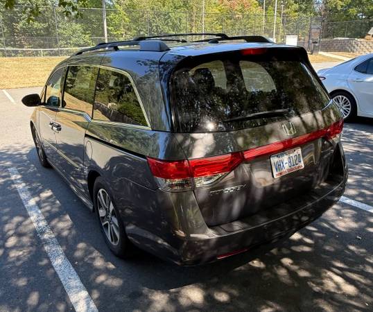 2016 Honda Odyssey Touring Elite Passenger Van Automatic — photo 4