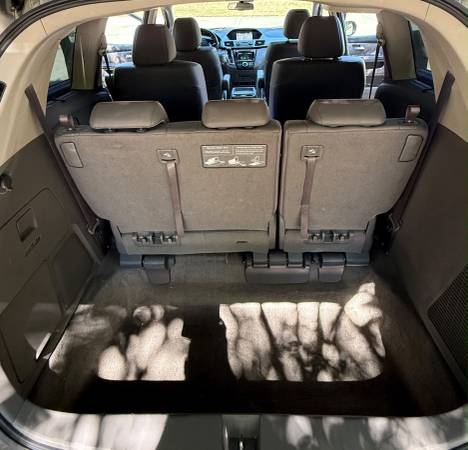 2016 Honda Odyssey Touring Elite Passenger Van Automatic — photo 8
