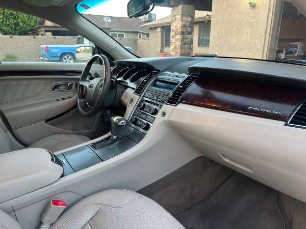 2012 Ford Taurus Limited 4dr All-wheel Drive Sedan Automatic — photo 4