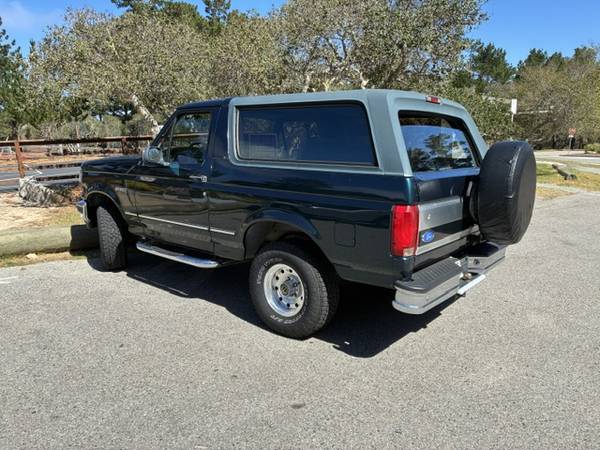 1995 Ford Bronco Base 2dr XLT 4WD SUV — photo 2