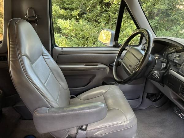 1995 Ford Bronco Base 2dr XLT 4WD SUV — photo 6
