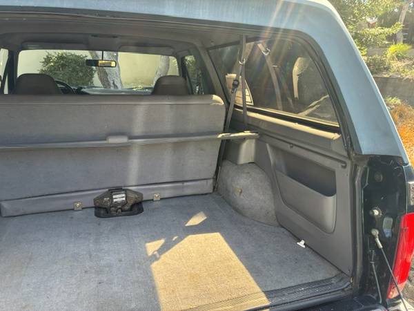 1995 Ford Bronco Base 2dr XLT 4WD SUV — photo 10