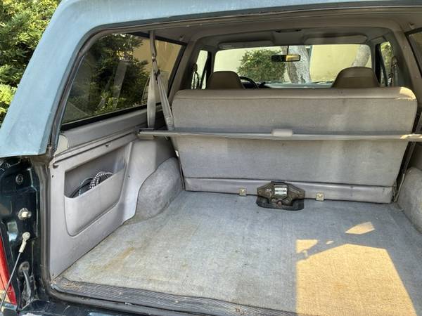 1995 Ford Bronco Base 2dr XLT 4WD SUV — photo 9