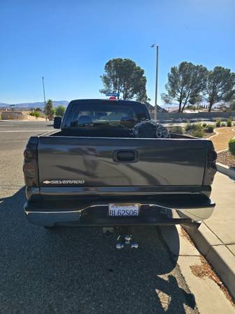 2004 Chevrolet Silverado 2500 LS 4x2 Regular Cab 8 ft. box 133 in. WB Manual — photo 9