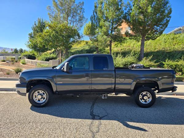 2004 Chevrolet Silverado 2500 LS 4x2 Regular Cab 8 ft. box 133 in. WB Manual — photo 4