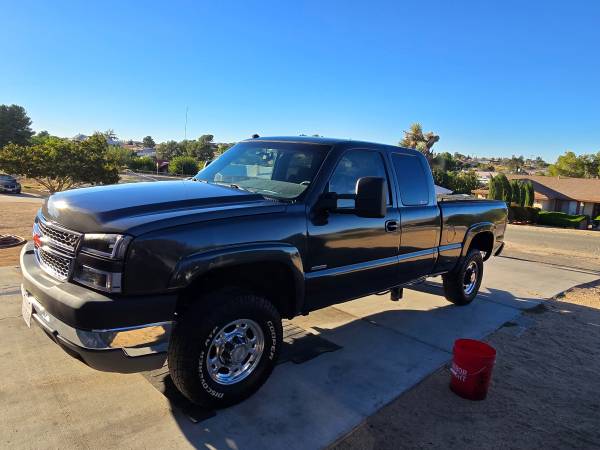 2004 Chevrolet Silverado 2500 LS 4x2 Regular Cab 8 ft. box 133 in. WB Manual — photo 6