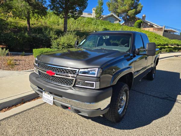 2004 Chevrolet Silverado 2500 LS 4x2 Regular Cab 8 ft. box 133 in. WB Manual — photo 10