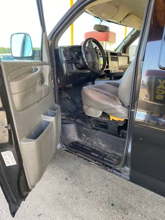 2007 Chevrolet Suburban 2500 LT 4x4 Automatic — photo 4
