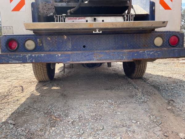 2003 Ford E 350 Super Duty XL Wagon Automatic — photo 2