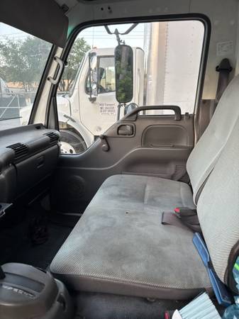 2002 Isuzu Npr Box — photo 3