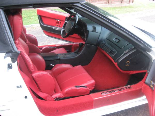 1991 Chevrolet Corvette Base — photo 11