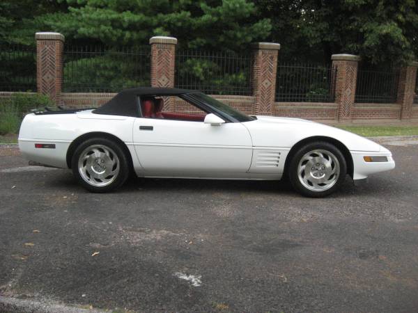 1991 Chevrolet Corvette Base — photo 3
