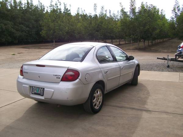 2005 Dodge Neon SE 4dr Sedan Manual — photo 2