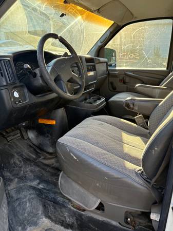 2005 GMC Box Truck — photo 8