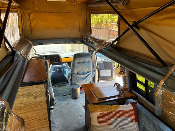 1988 Dodge RAM 150 Base 2dr Standard Cab SB — photo 5