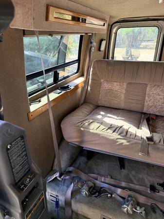 2005 Ford E 350 Super Duty XL Wagon Automatic — photo 6