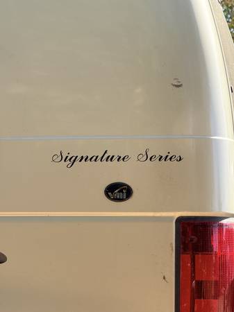 2005 Ford E 350 Super Duty XL Wagon Automatic — photo 11