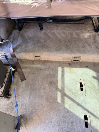 2005 Ford E 350 Super Duty XL Wagon Automatic — photo 3