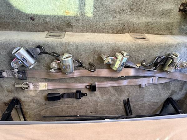 2005 Ford E 350 Super Duty XL Wagon Automatic — photo 9