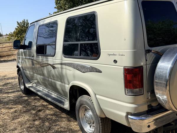 2005 Ford E 350 Super Duty XL Wagon Automatic — photo 4