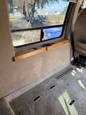 2005 Ford E 350 Super Duty XL Wagon Automatic — photo 8